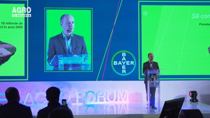 Primul simpozion Bayer-Dekalb!