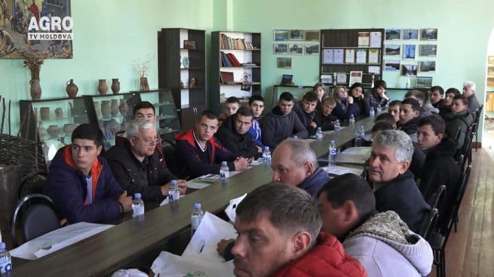 Tinerii, încurajați să-și dezvolte afaceri în agricultură