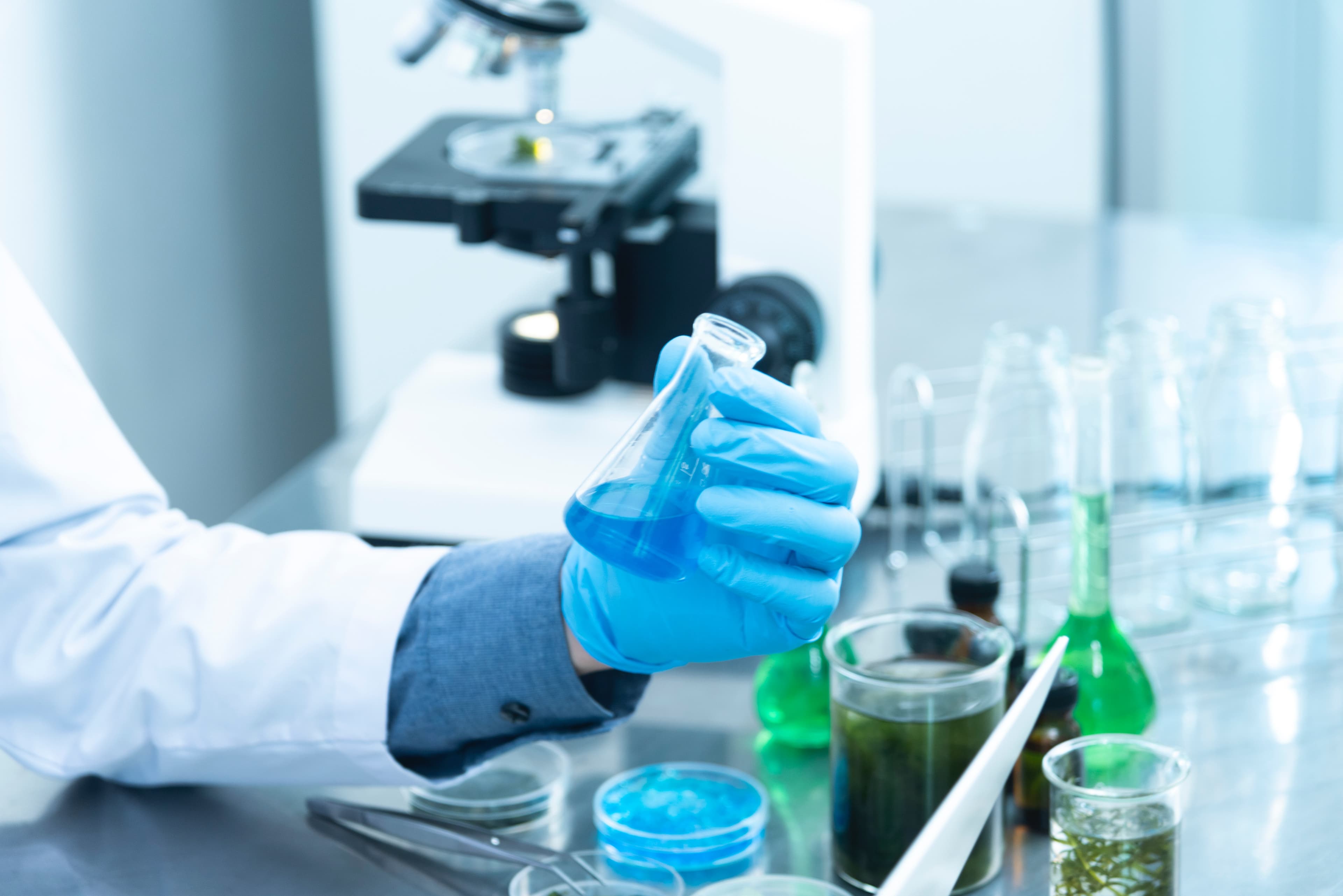 Testul de coronavirus, de 15 minute, primește acordul de folosire în Europa.