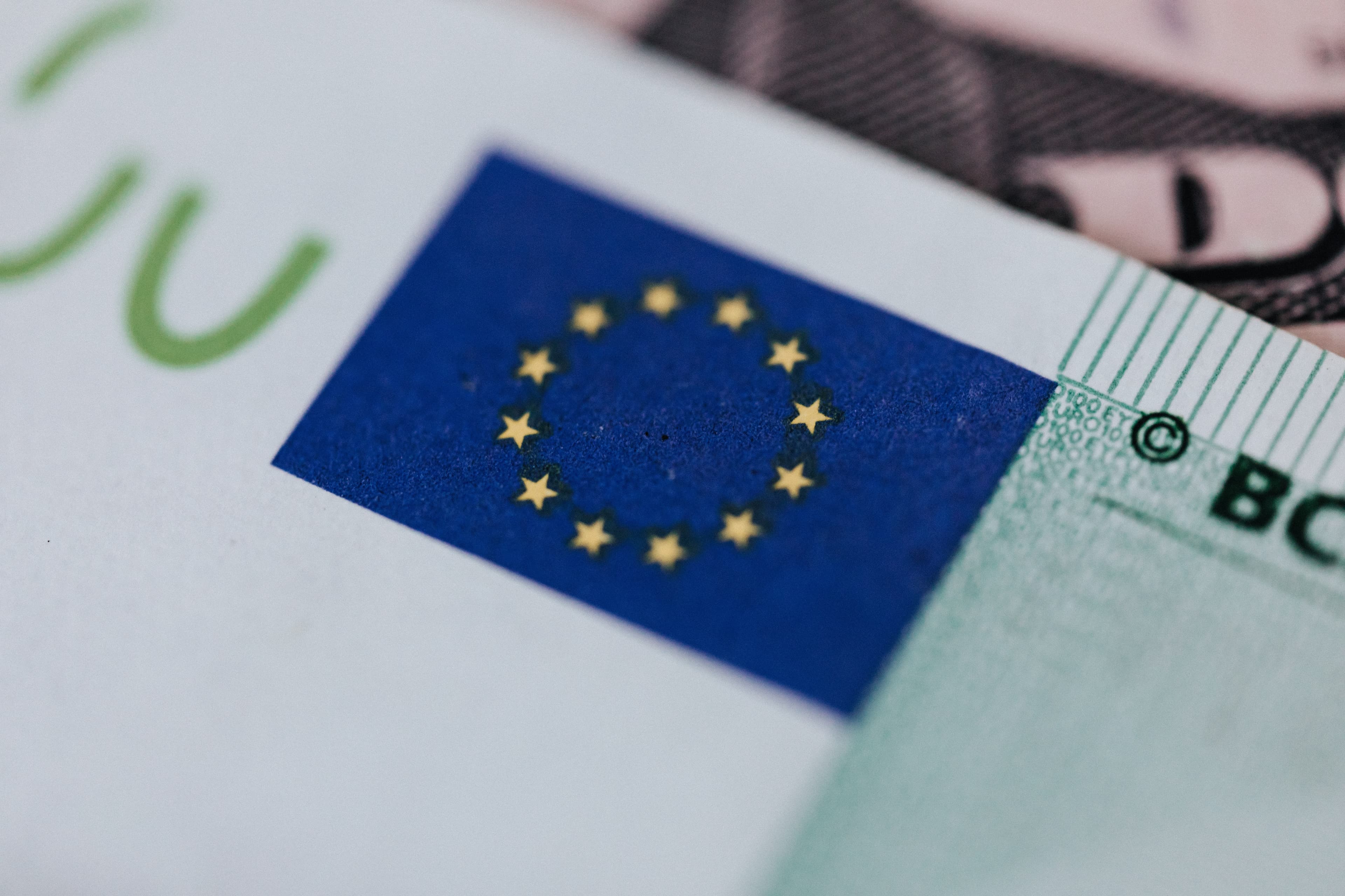 Mai multe restricții în Europa și greutățile recuperării economice.