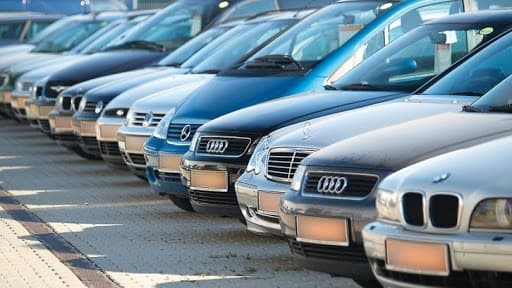 Mașinile mai vechi de 10 ani, ar putea fi importate în Moldova