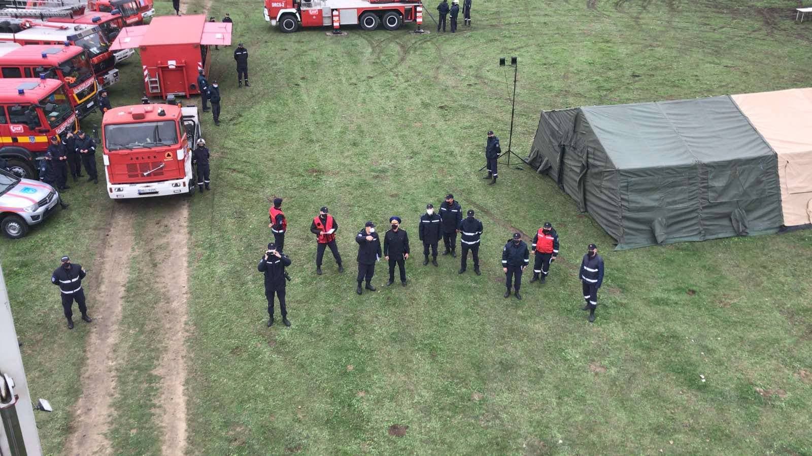 250 de pompieri și salvatori, ridicați pe alertă