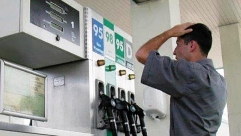 Și scumpirea carburanților ține de politică