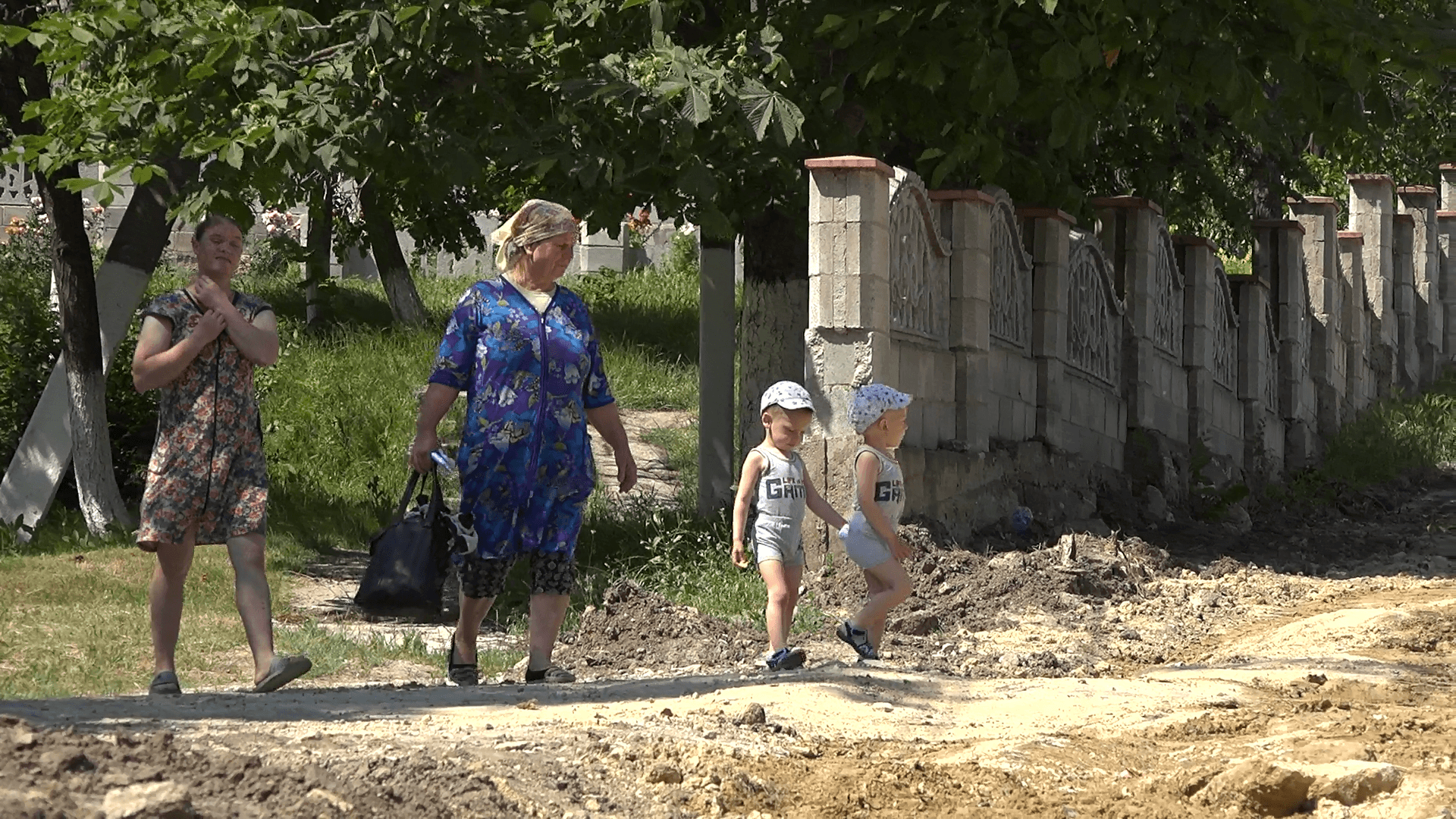 Politica, la țară se face