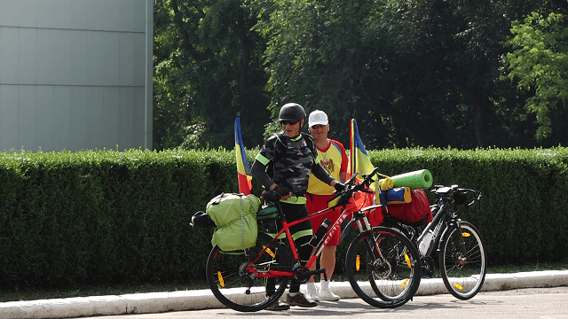 S-au pornit în România, pe biciclete