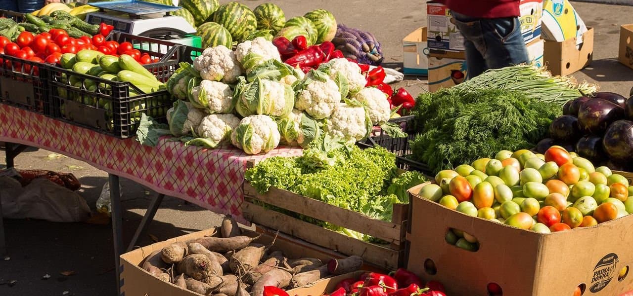 Intermediarii câștigă în detrimentul producătorilor