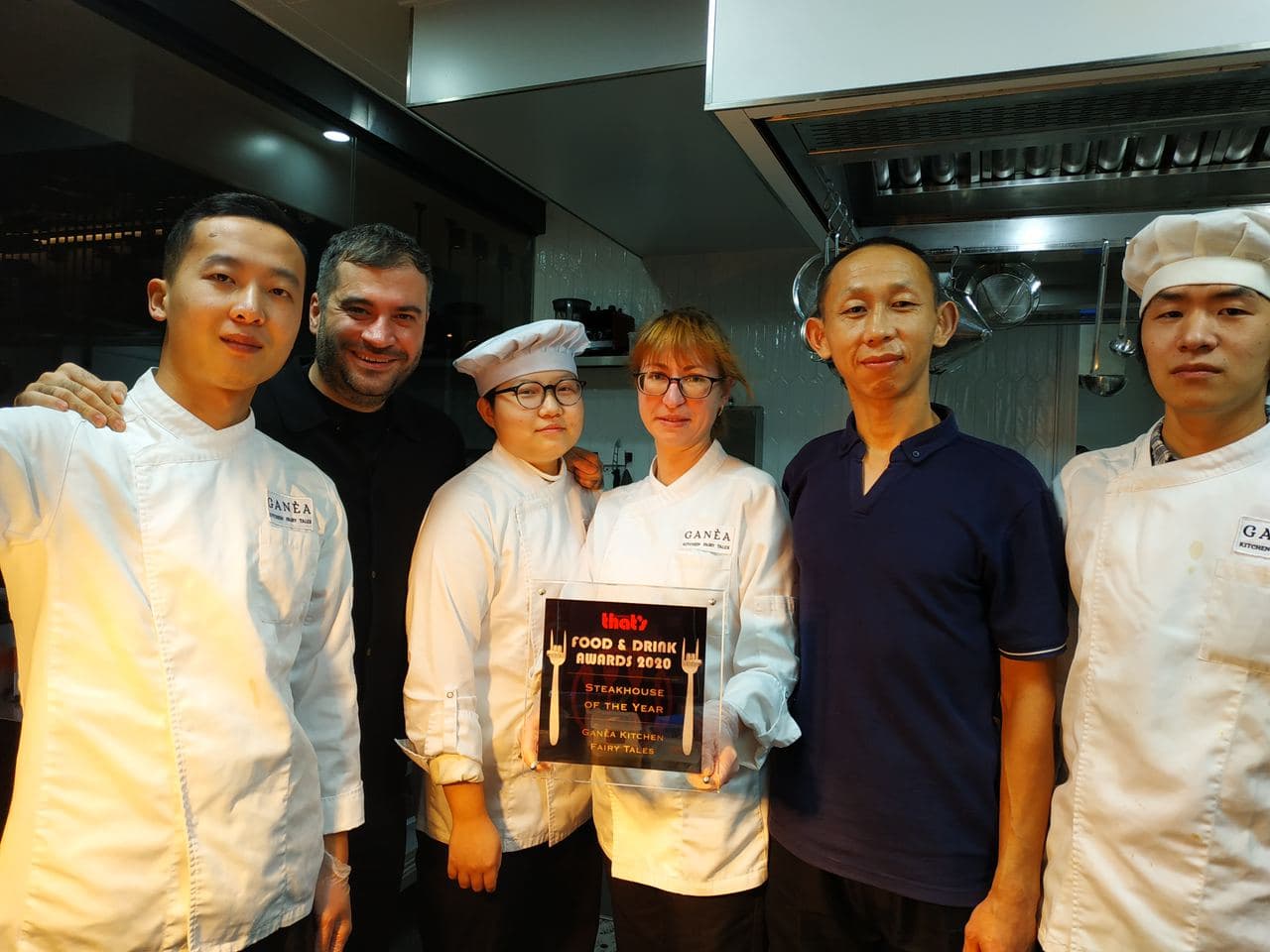 Restaurantul deschis de trei moldoveni în China a primit al doilea platou Michelin