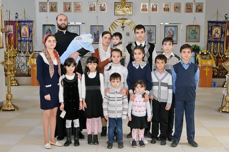 Povestea unei familii cu 16 copii din Ceadâr Lunga: ,,Ne ajută dragostea, tandrețea, maternitatea”