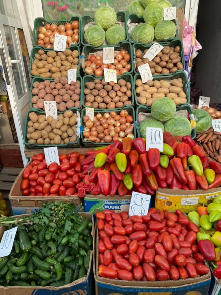 Prețuri fluctuante la piață