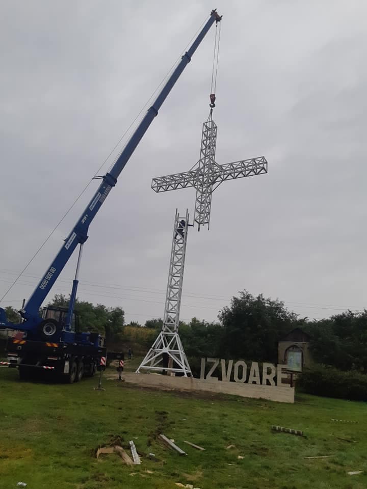 Răstignire înălțată la Izvoare