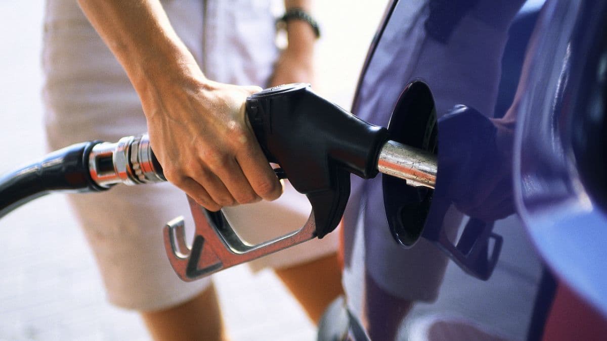 ANRE: Prețul benzinei continuă să crească