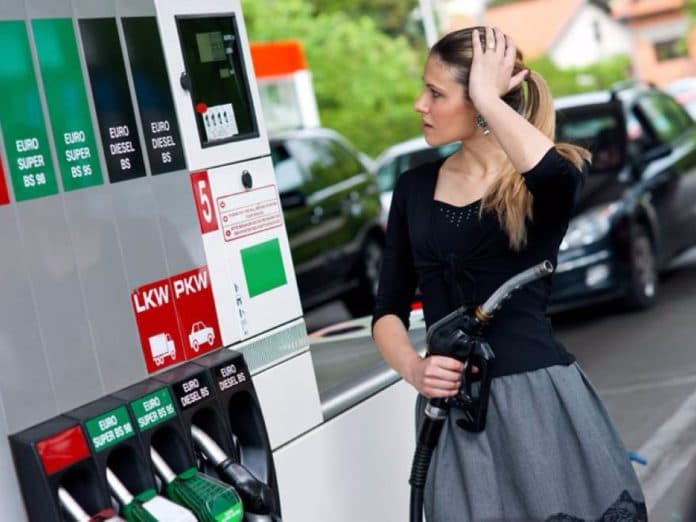 Benzina și motorina, mai scumpe ca ieri… dar mai ieftine ca mâine…