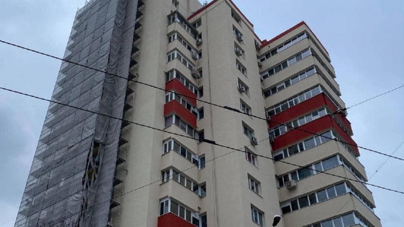 Proprietarii de apartamente care vor face lucrări la fațada clădirii vor fi amendați