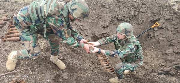 Sute de obiecte explozive, depistate în timpul lucrărilor agricole