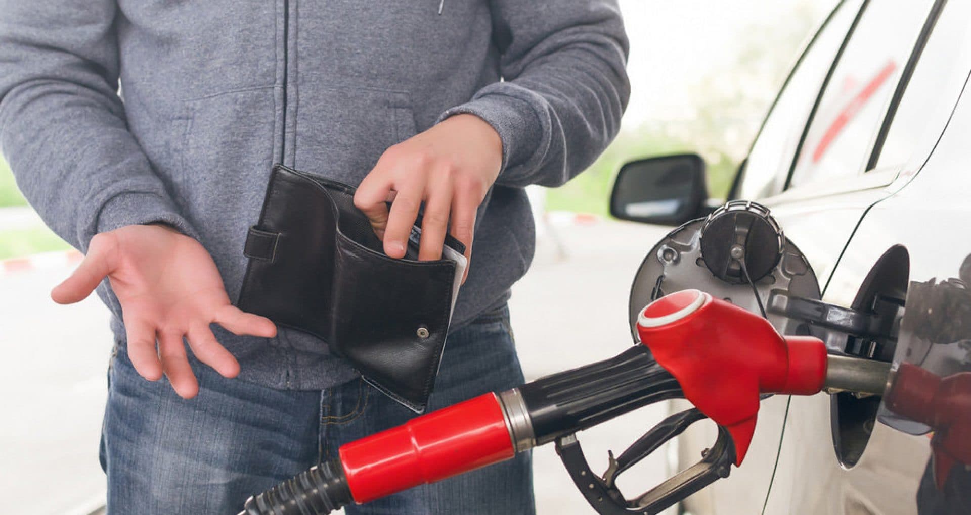 ANRE: Prețul benzinei a trecut de 27 lei