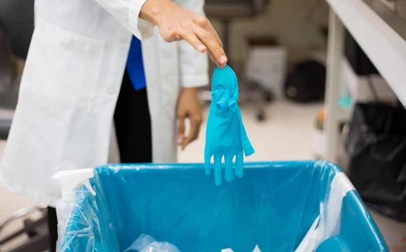 OMS: Pandemia a creat un munte de deşeuri medicale
