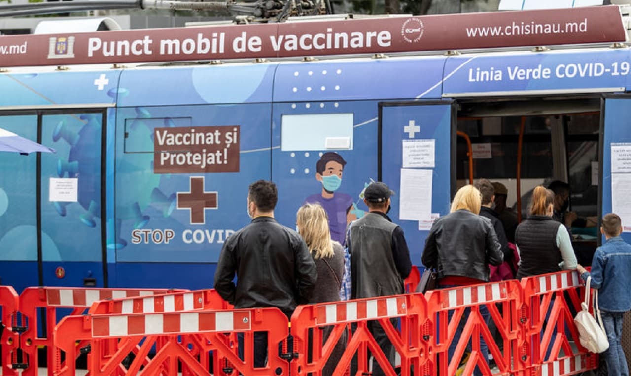 Vaccinarea mobilă va continua și în week-end
