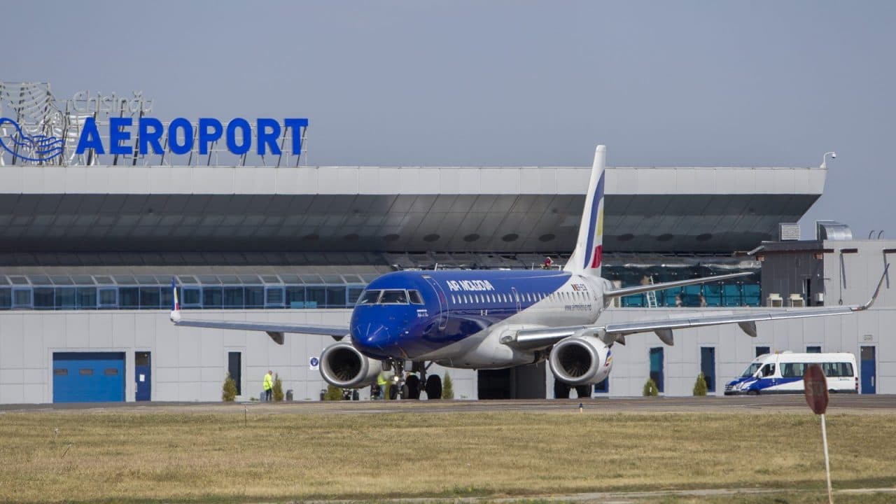 Spațiul aerian al Moldovei rămâne închis