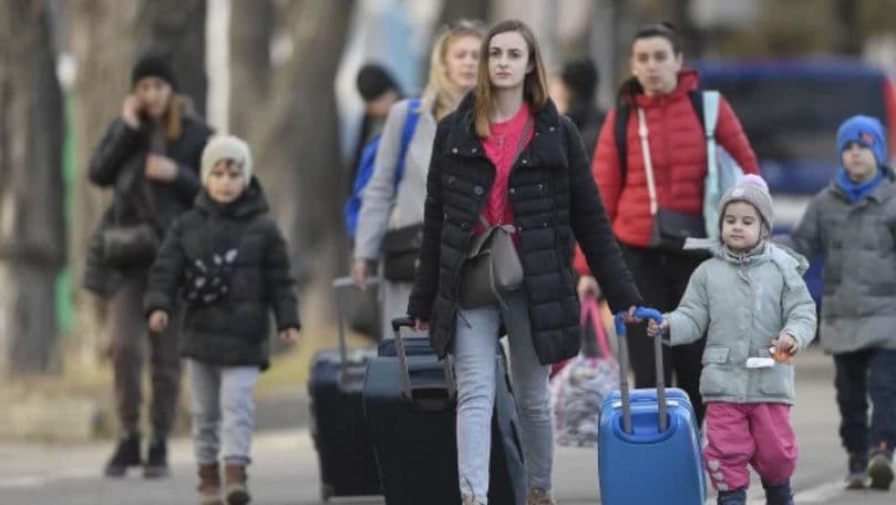 Circa 300 de refugiați, angajați oficial în Moldova