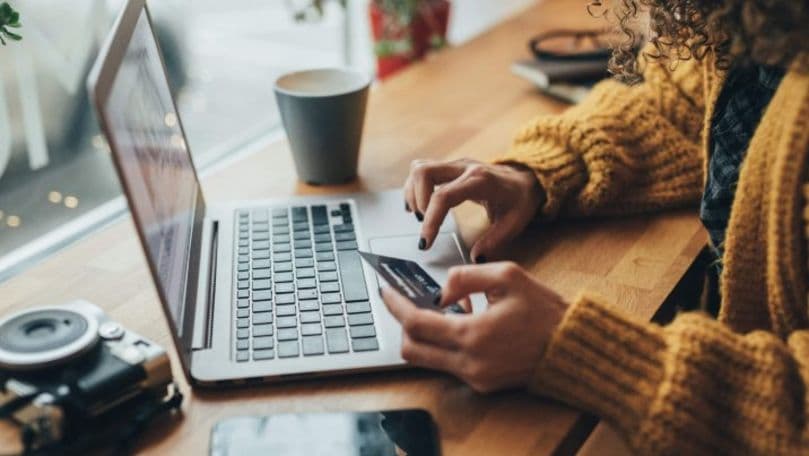 SONDAJ: Doar 20% dintre moldoveni fac cumpărături online