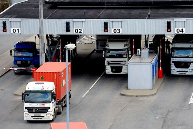 Soluția autorităților: coridoare dedicate camioanelor goale