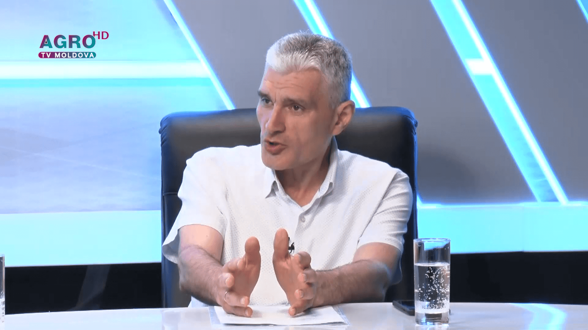 Slusari: Guvernarea se ocupă cu populism și manipulare