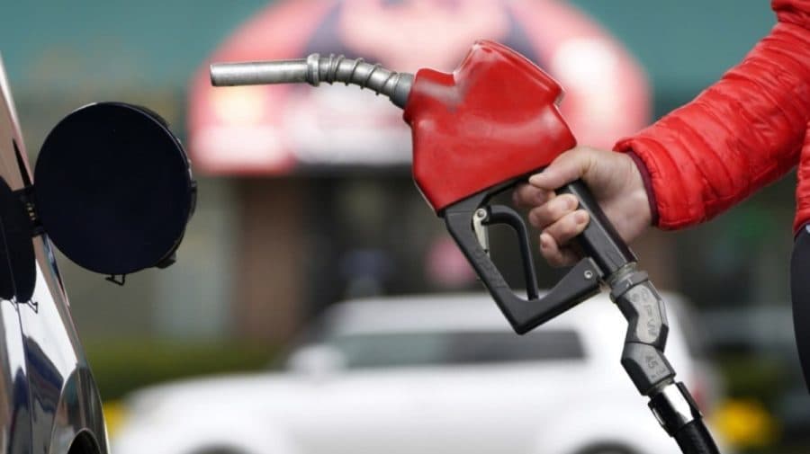 Benzina se scumpește