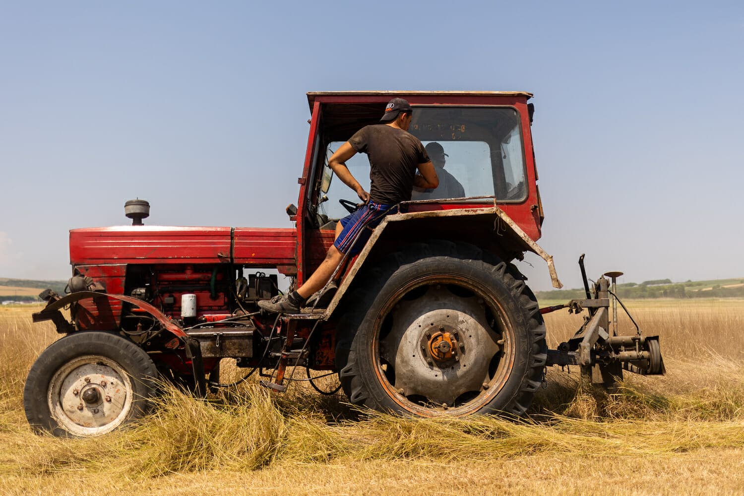 Tractoriștii avertizați de Ministerul Agriculturii