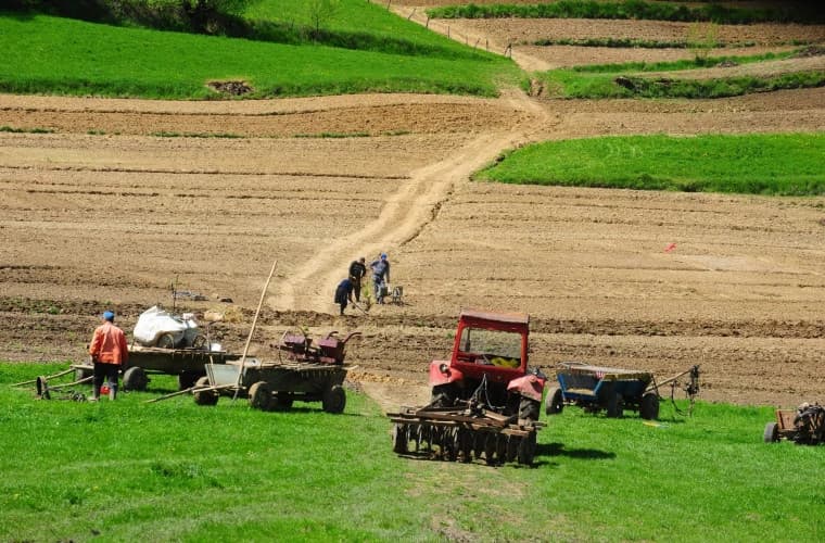Fermierii din România riscă să rămână fără terenuri din cauza datoriilor acumulate