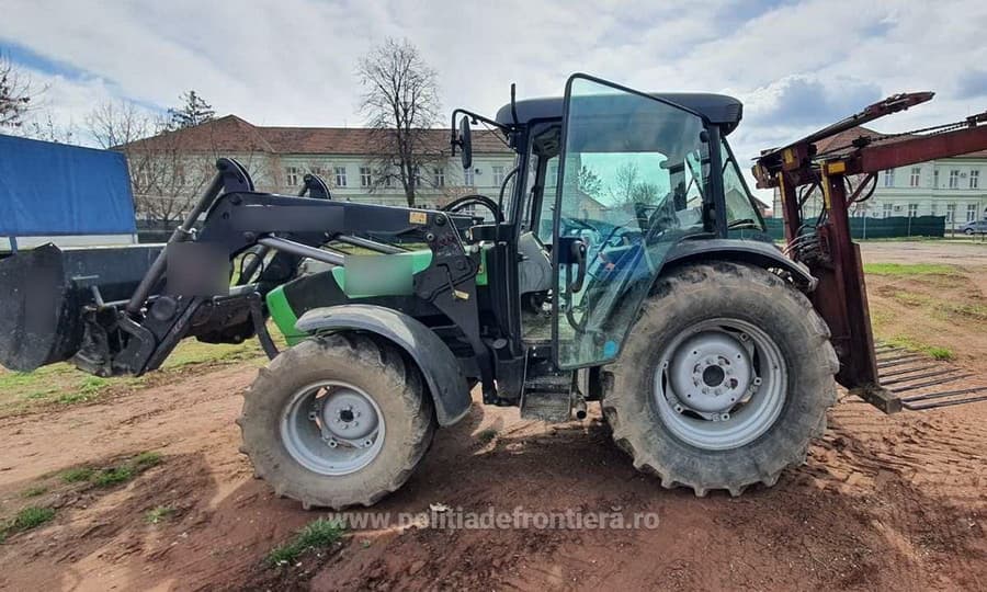 Două tractoare furate în Germania și Belgia, găsite în România / FOTO