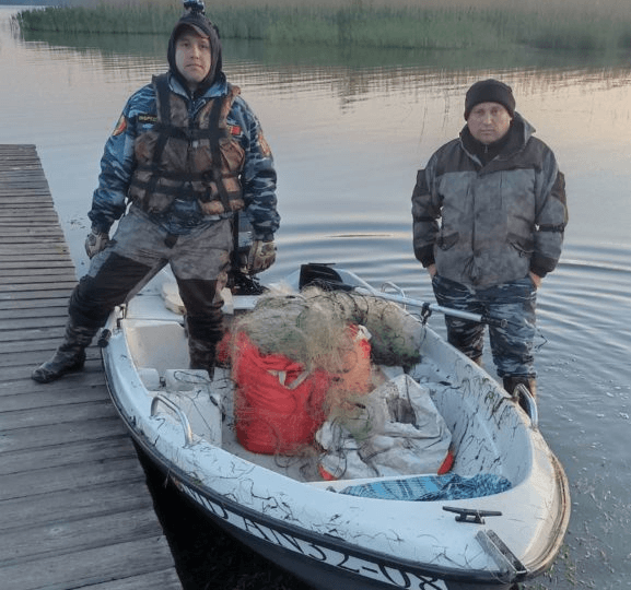Zeci de pescari sancționați de inspectorii mediului pentru braconaj