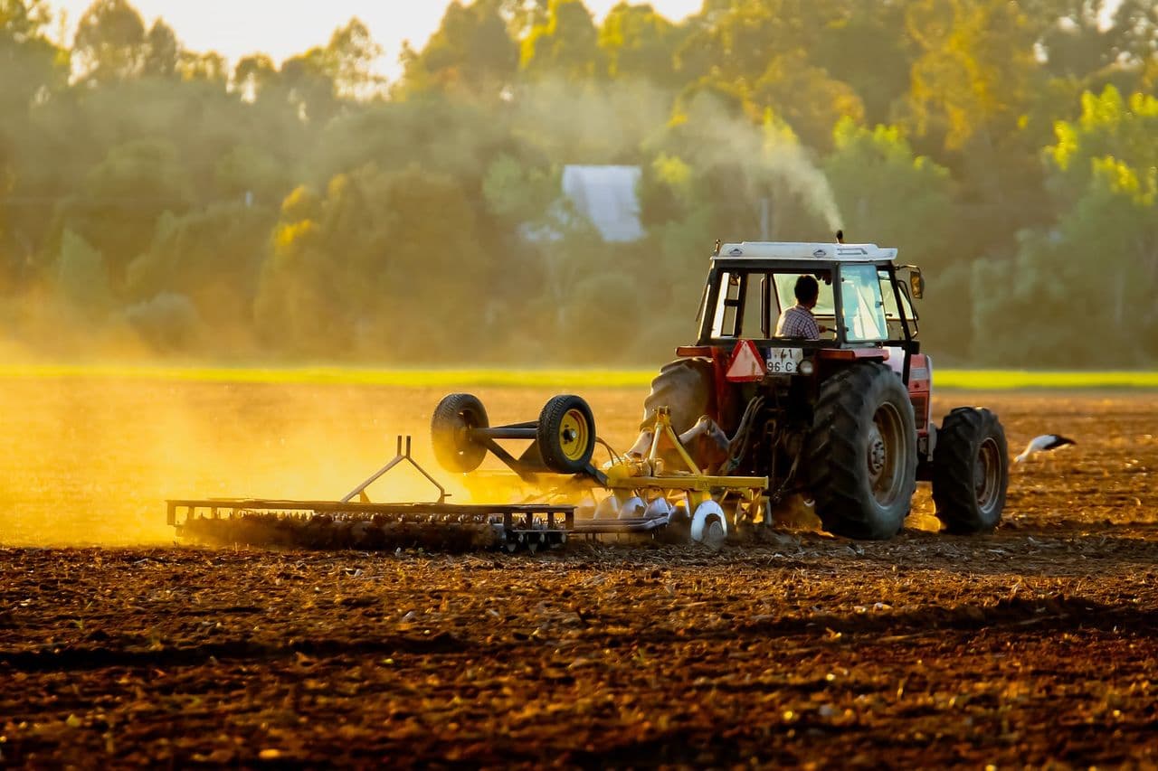 Tractoarele și utilajele agricole vor putea fi puse pe piață doar după omologare