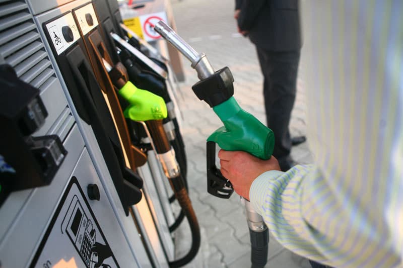 Prețul carburanților, în continuă creștere