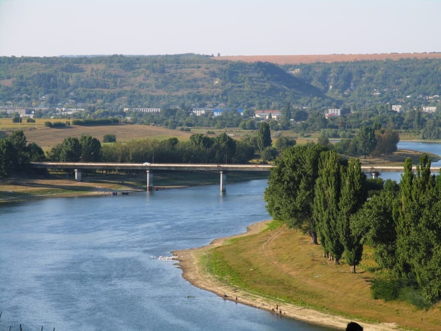 Frontiera de stat moldo-ucraineană, unită printr-un pod peste râul Nistru