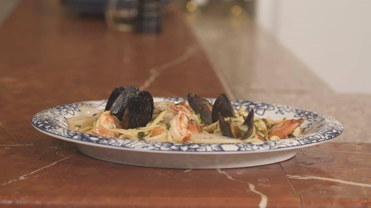 Rețeta Săptămânii – Linguine cu creveți și midii