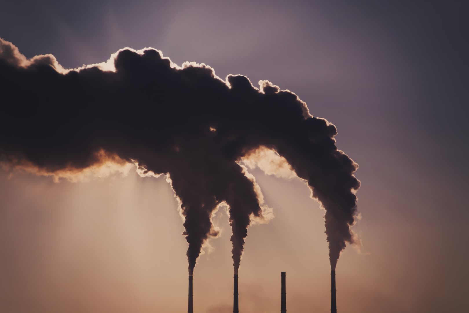 UE şi-a redus emisiile de gaze cu efect de seră cu aproape trei la sută