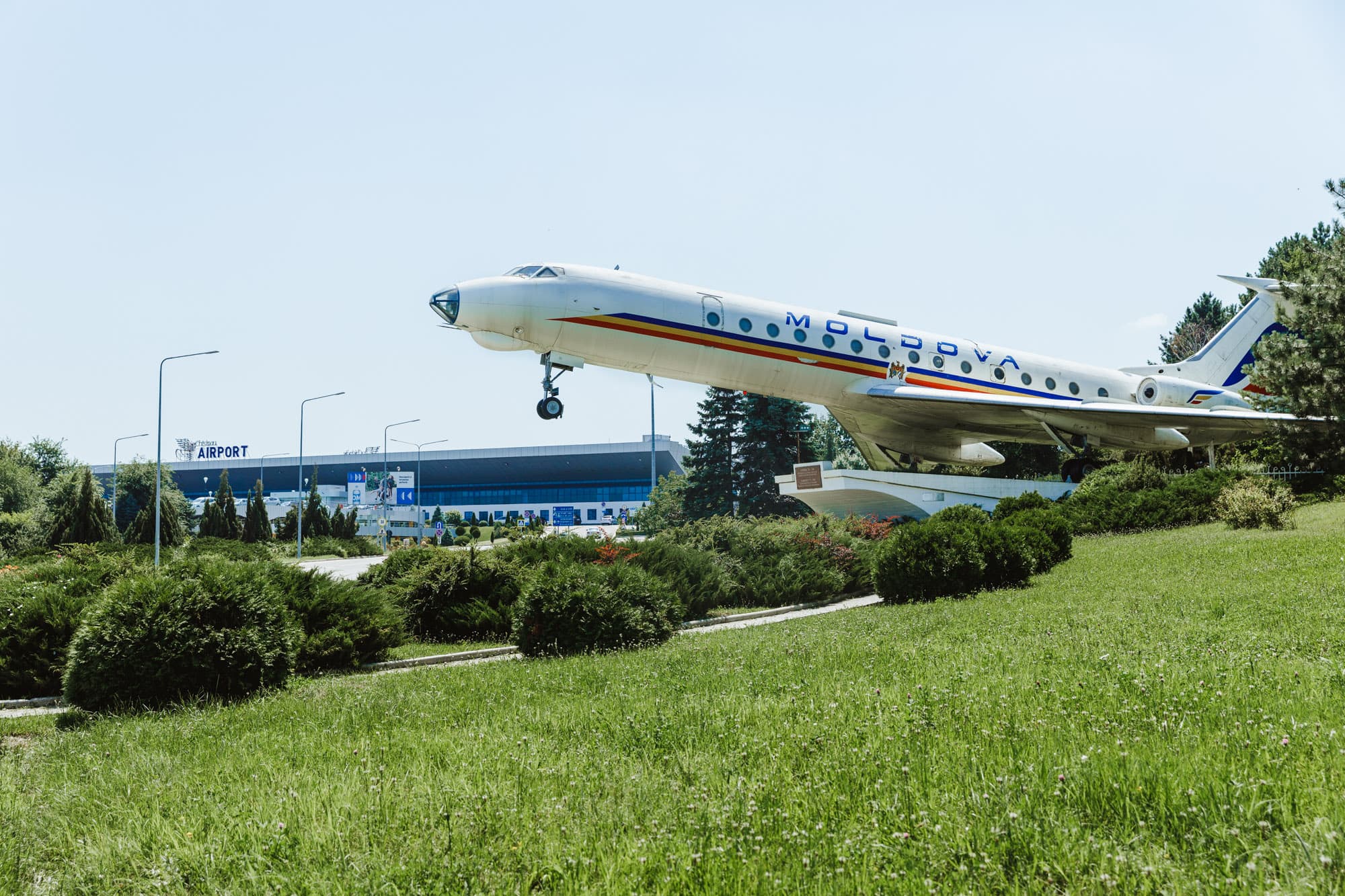 Avionul lui Zelenski a decolat cu întârziere de pe aeroportul din Chișinău din cauza unei drone