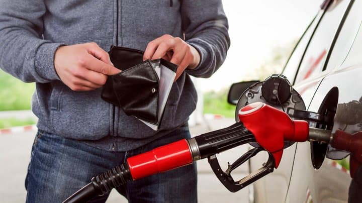 Carburanții se scumpesc. Noi prețuri la benzină și motorină