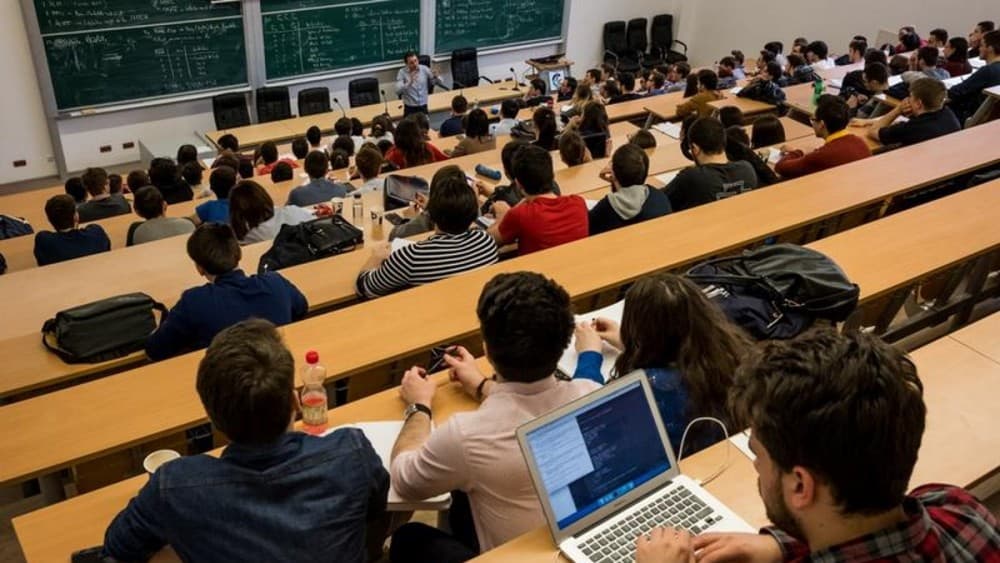 Burse mai mari pentru studenți din toamna lui 2026