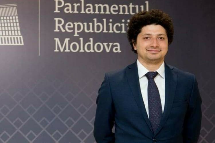 Radu Marian: Guvernul NU poate aloca toți banii destinați dezvoltării economice, doar pentru porumb și floarea soarelui