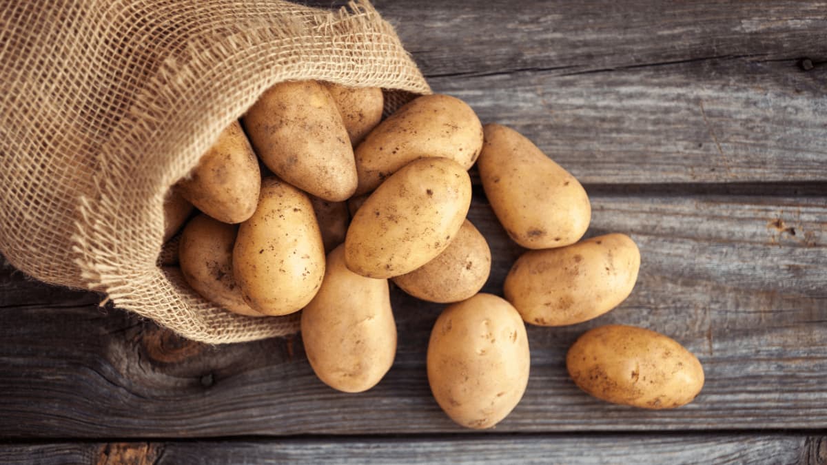 Cartofii s-au scumpit cu 17 la sută. Cât costă un kilogram