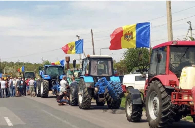 Fermierii acuză poliția de blocare a protestului