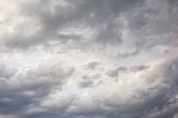 Cer noros şi temperaturi moderate vom avea mâine