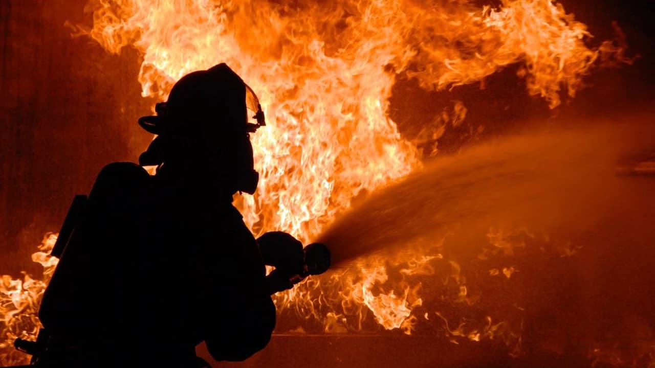 Tragedii în Dondușeni și Florești: Două persoane au decedat în incendii