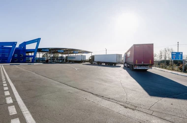 Transportatorii de mărfuri pot traversa mai rapid frontiera cu noul sistem de programare la vama Costești