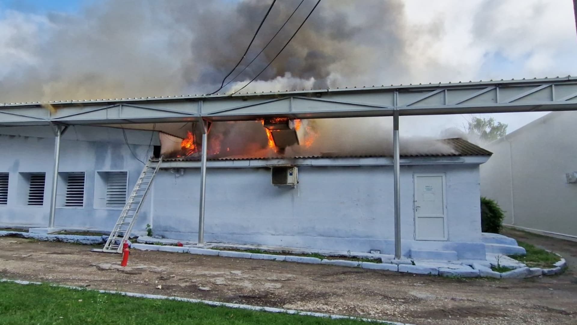 Incendiu la o fabrică de păsări din Edineț: 36 mii de găini salvate de pompieri