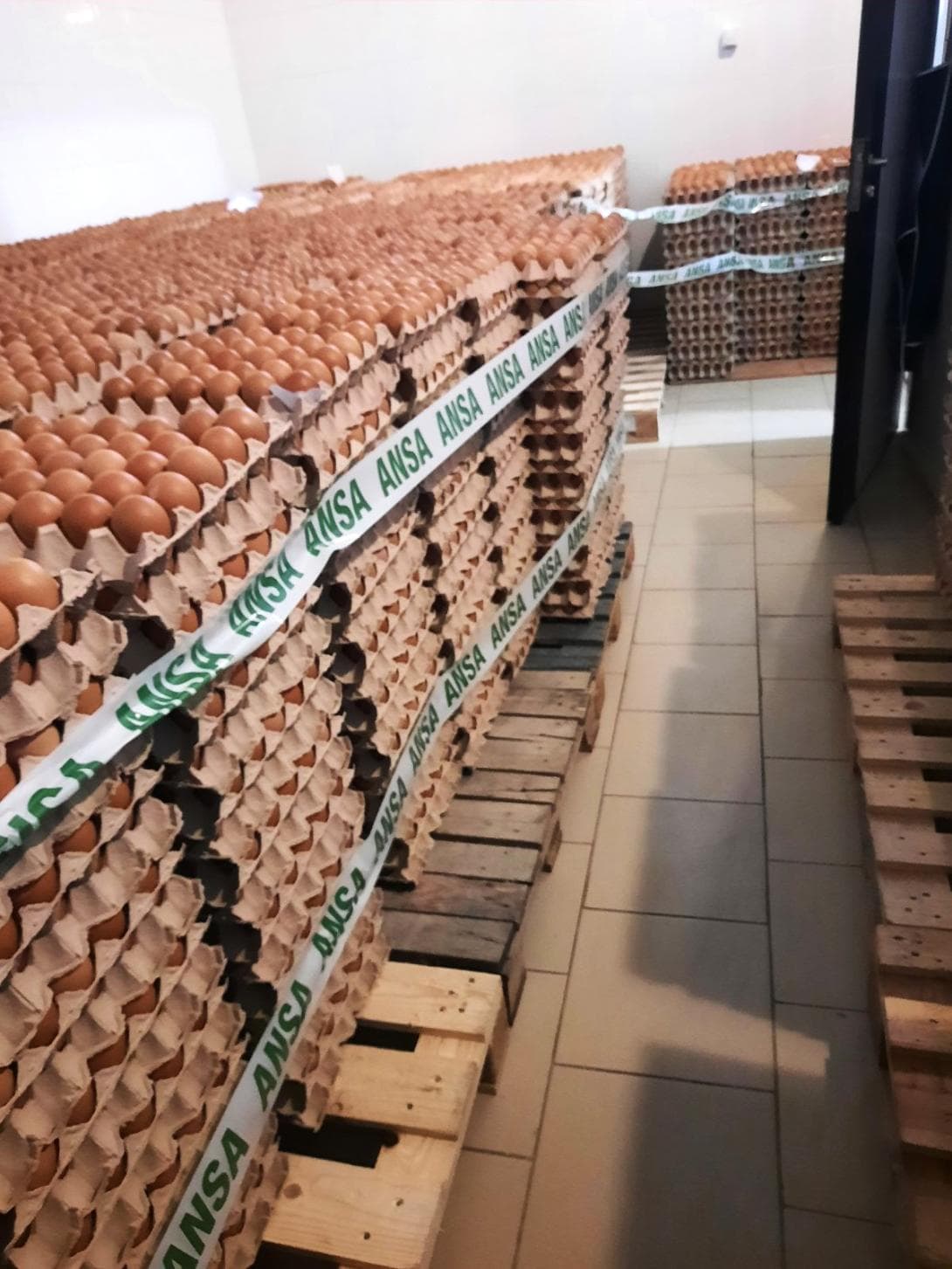 Peste 130.000 de ouă au fost retrase de pe piață și nimicite de ANSA