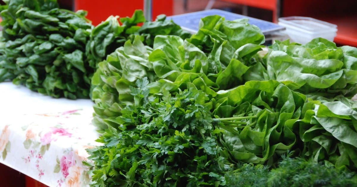Cum un ziar obișnuit poate păstra legumele proaspete săptămâni întregi