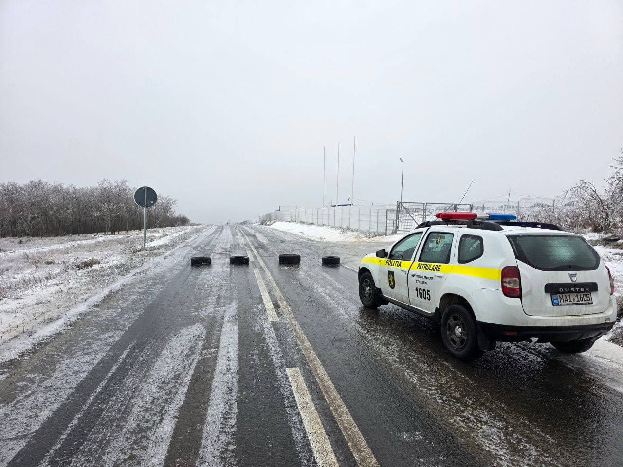Polei extrem în țară: transport sistat, ambulanțe blocate și drumuri închise