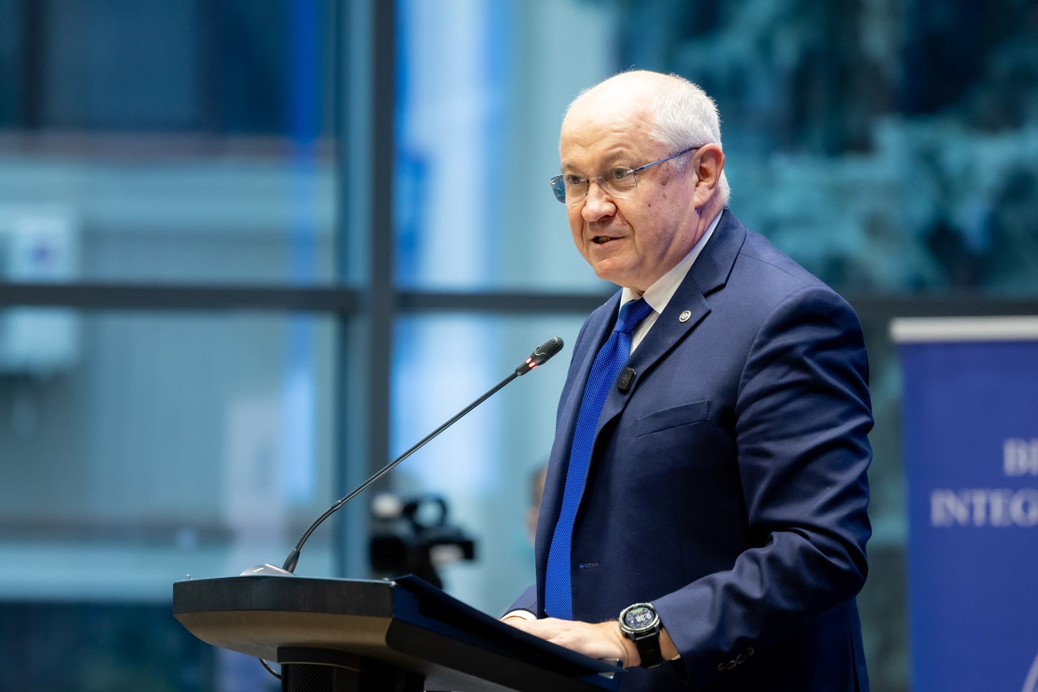 Dispută între premier și primari